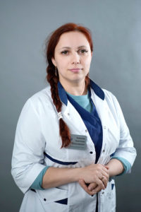 Зеленова Анастасия Вячеславовна

Ветеринарный врач - терапевт, ведущий хирург, стоматолог, специалист по визуальной диагностики, неонатолог. Опыт более 10 лет.